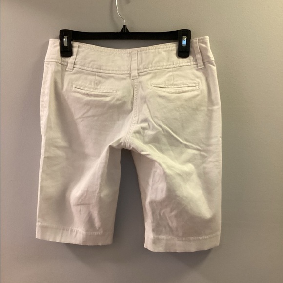 Michael Michael Kors white Bermuda shorts with chains Woman’s size 4 Pet… - Picture 9 of 12
